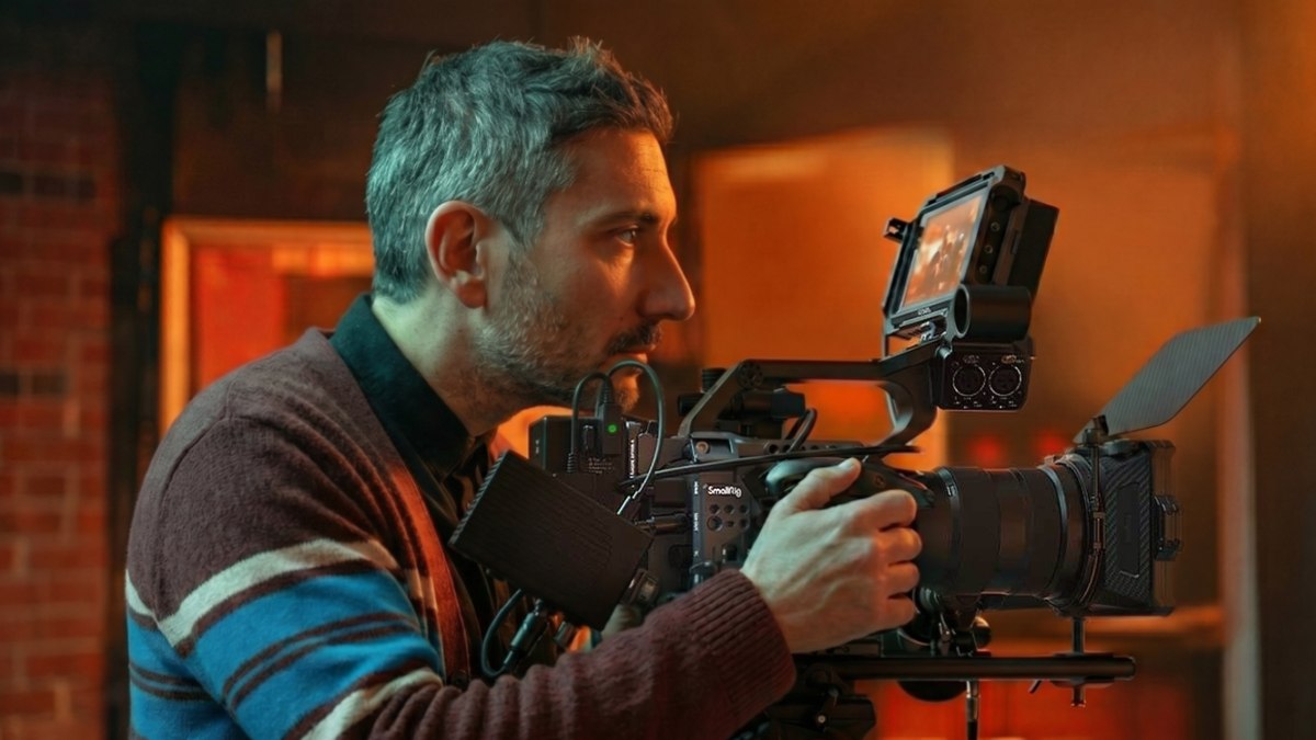 Hector Pulido Delgado shooting with a cinema camera